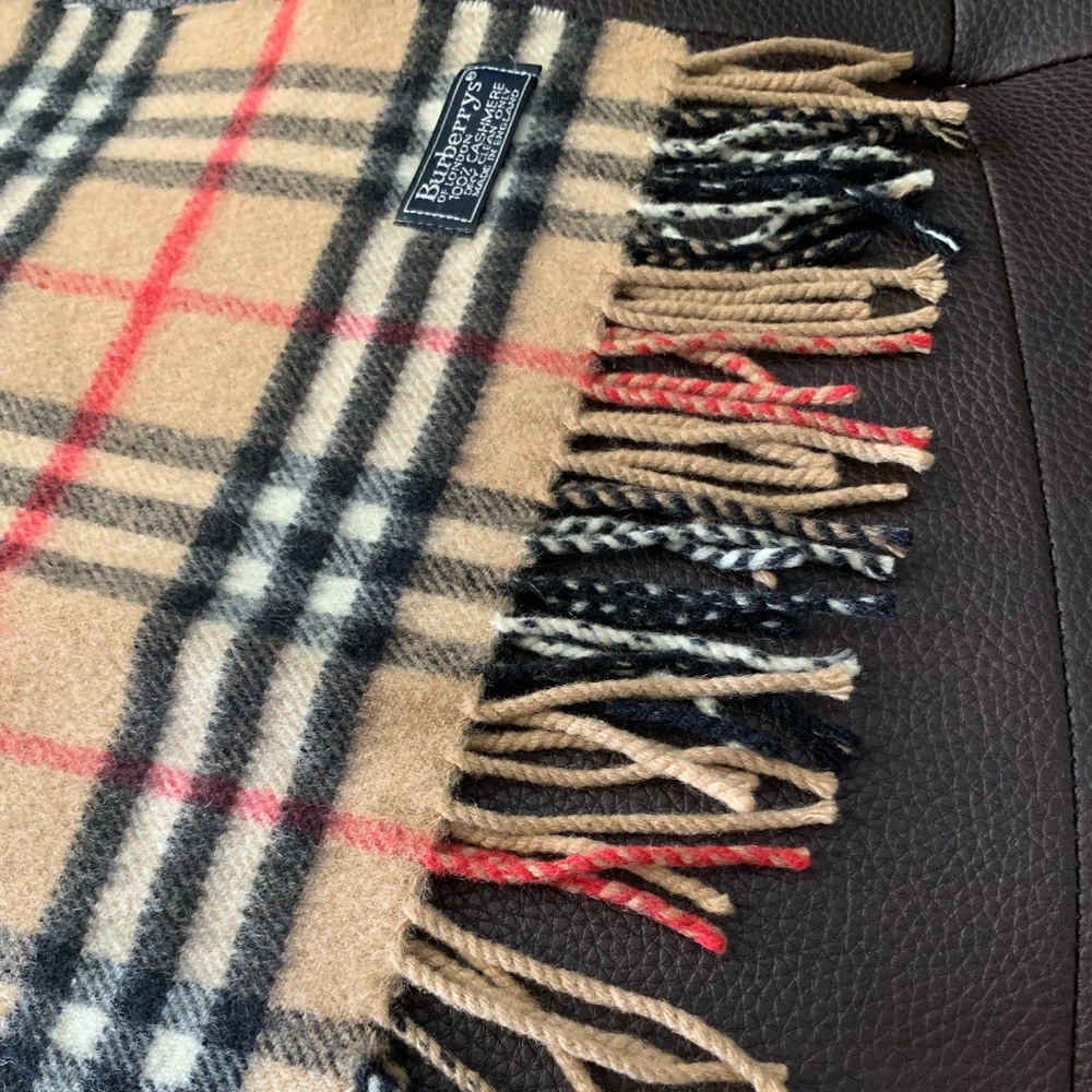 🌷🌸Authentic Burberry cashmere scarf 🌸🌷 - Picture 5 of 8